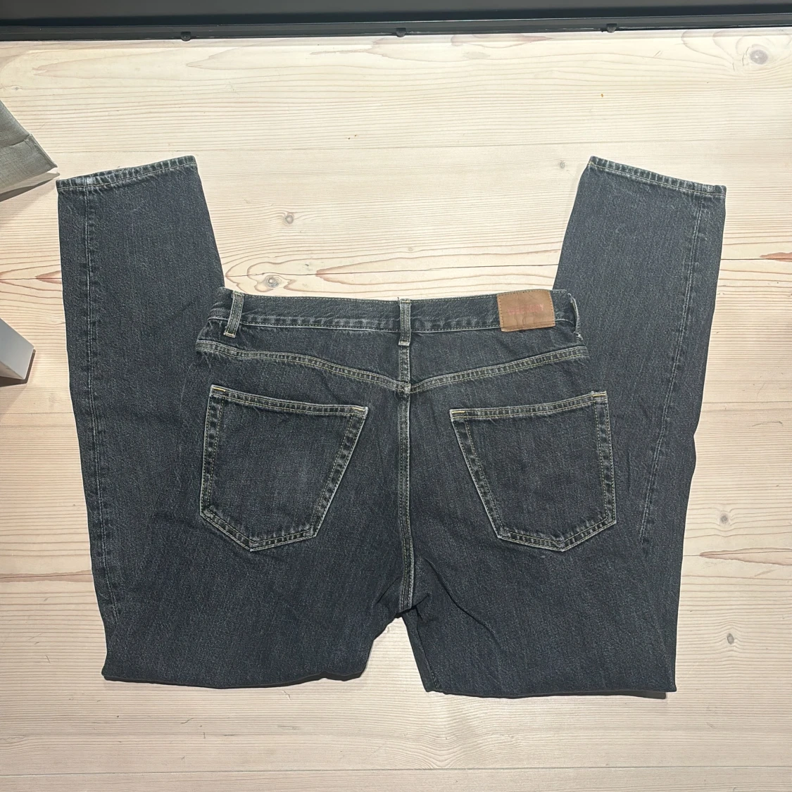 Grå jeans från Weekday - 1