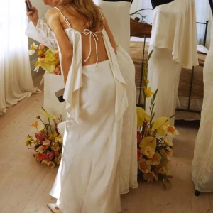 Satinset - Vitt satinset från ginatricot. Slutsålt på hemsidan. Adrig använd 🥰