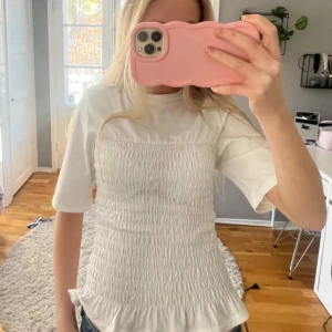 Vit topp - Super söt topp från hm 🥹🥹💖