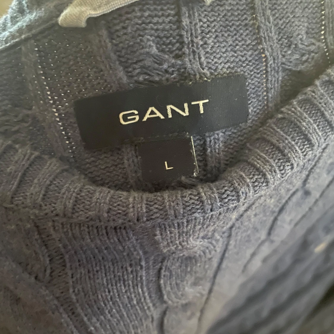 Blå kabelstickad tröja från GANT - 2