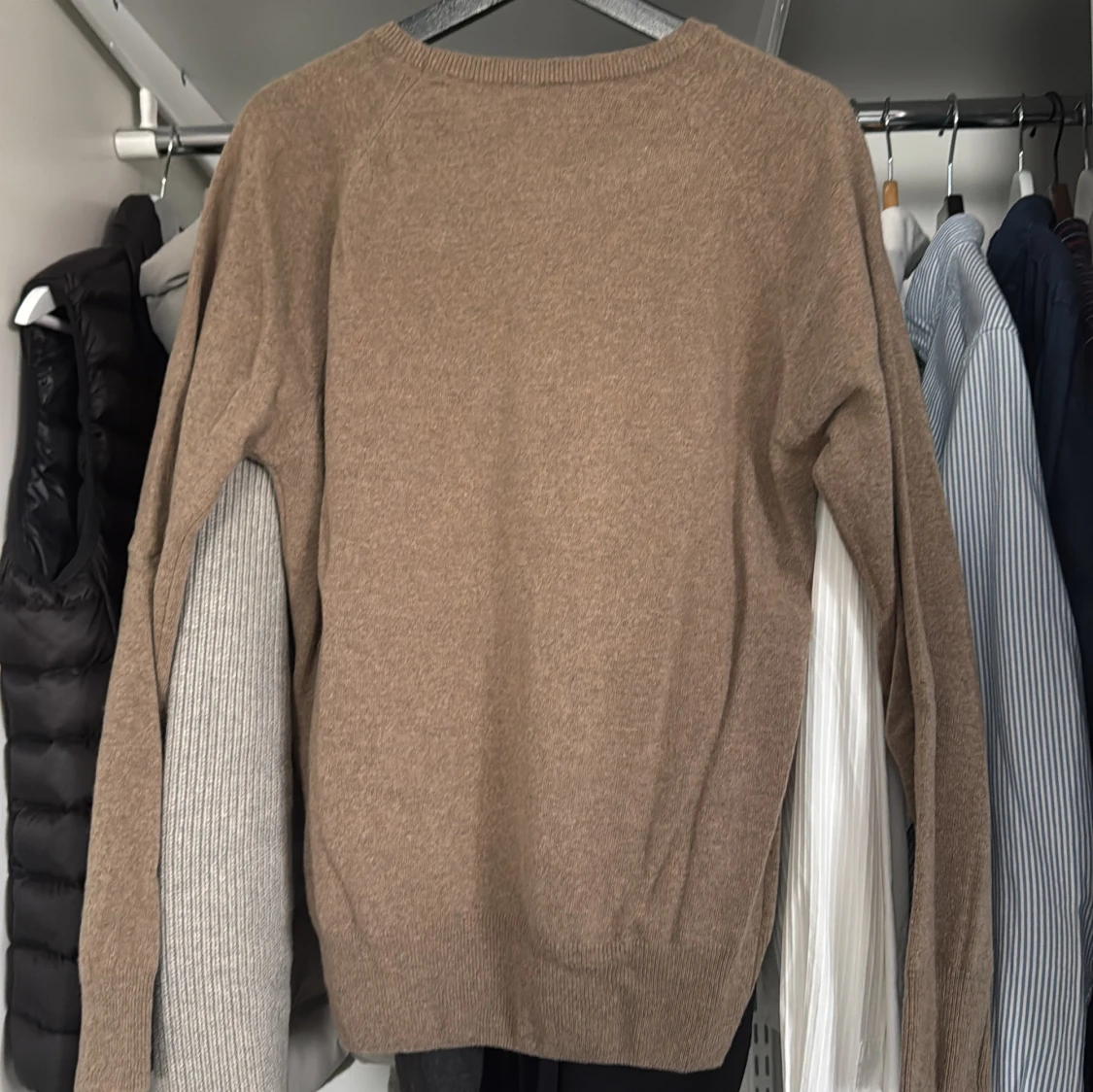 Beige tröja från Oscar Jacobson - 1