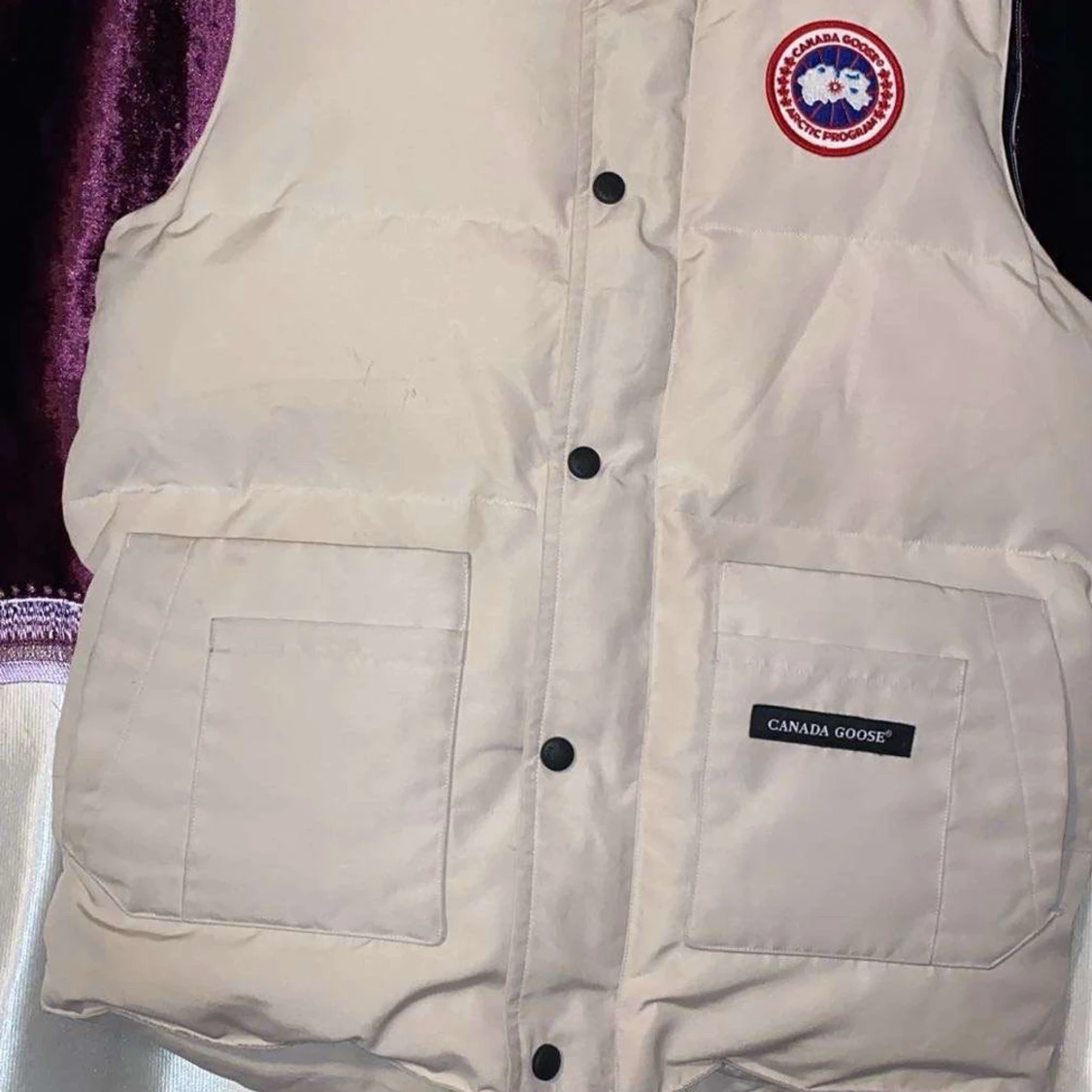 Beige dunväst från Canada Goose
