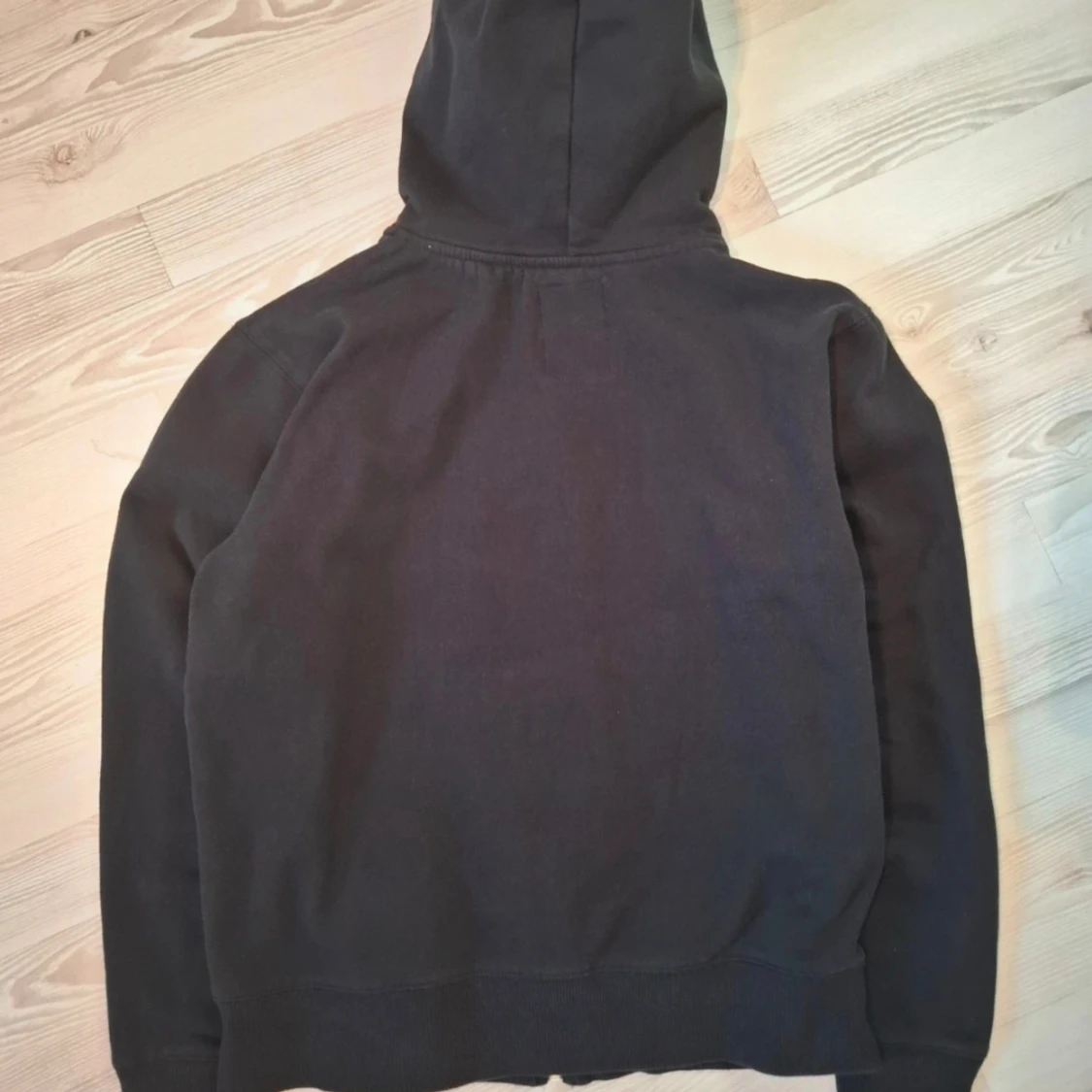 Svart huvtröja från lager 157 - 1
