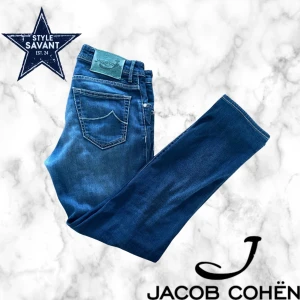 Jacob Cohën 622 - Jacob Cohën Style 622/NICK | Skick: 9/10 (Mycket fint skick) | Färg: Navy | Stlk: 32/31 (Uppsydda) | Mått: 71cm från skrevet, 42cm i midjan | Nypris: 5499kr | Mitt pris: 1249kr | Tveka inte på att ställa frågor i dm!💯