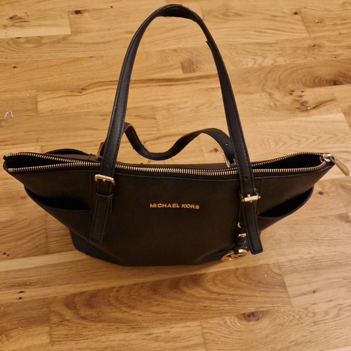 Svart handväska från Michael Kors - 2