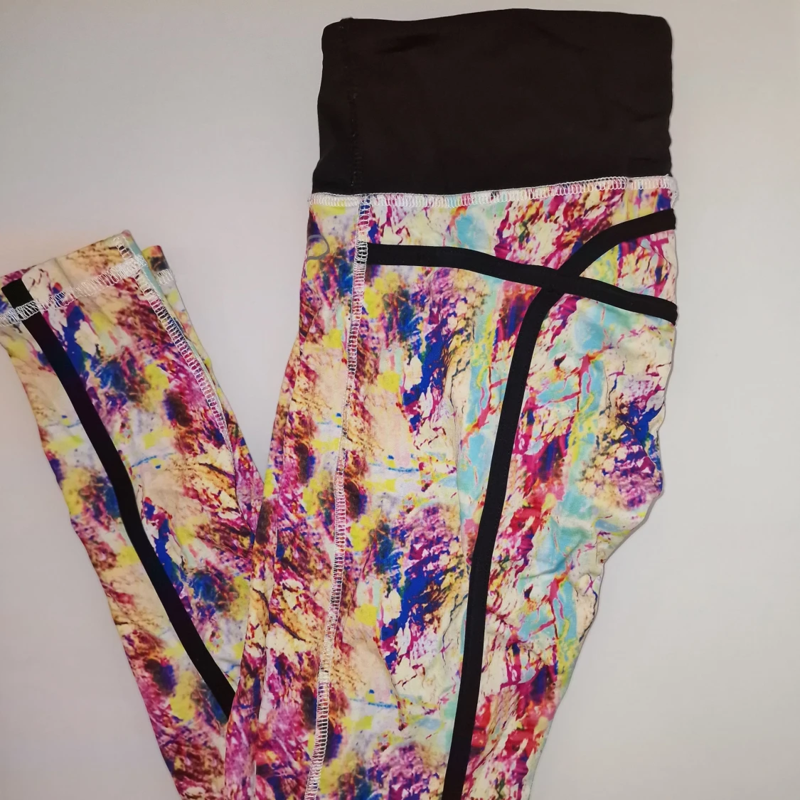 Färgglada leggings från Drop of Mindfulness - 1