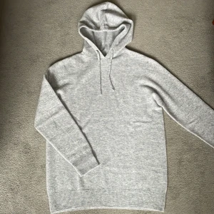 Merinoull Hoodie - En sjukt snygg ljusgrå hoodie i 100% Merinoull!🌟 Storlek xs!  (Helt ny, bara testad 1 gång!) Hör av dig vid intresse eller minsta fundering!😊