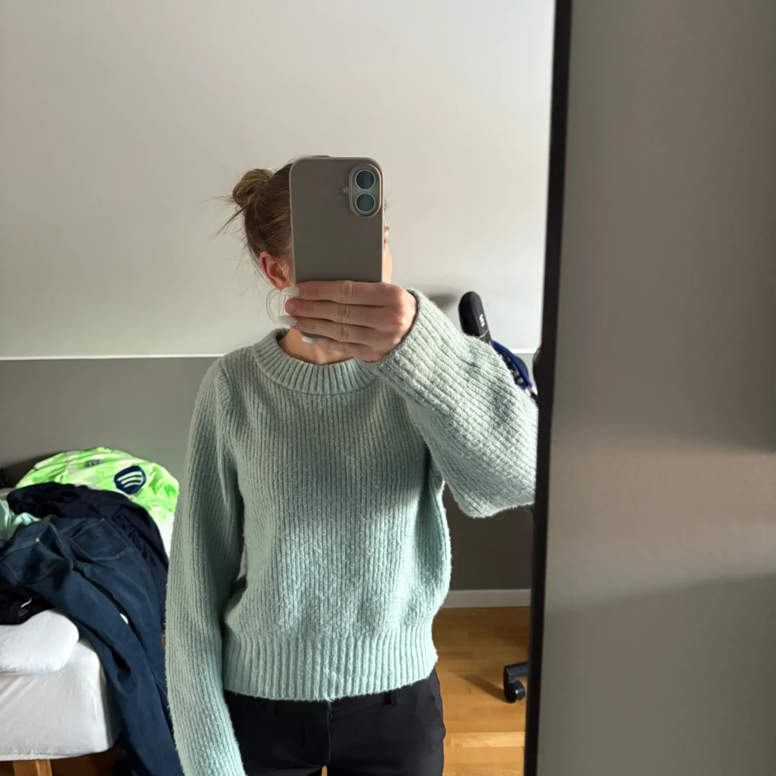 Ljusgrön stickad tröja från Monki