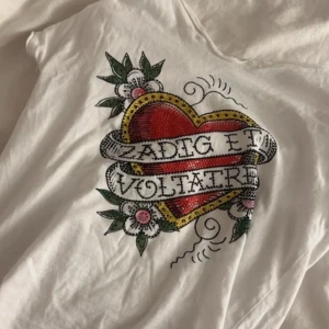 Zadig & Voltaire t-shirt ❣️ - Sjukt snygg t-shirt från Zadig 😍 Säljer då den inte kommer till användning, inga defekter! 