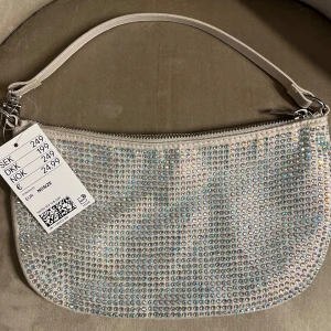 glitter väska - Ny glitter väska från H&M. Köpt för 249kr