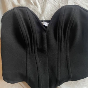 Korsettopp från nakd  - Festtopp som är använd en gång🖤