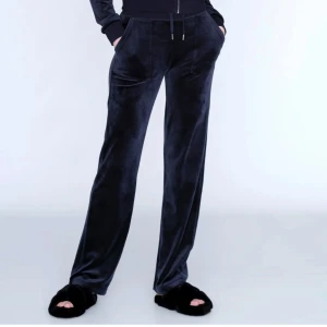 Juicy couture byxor - Säljer dessa i strlk S!  Skriv privat för fler bilder! Frakt tillkommer<33