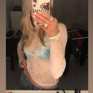 Topp - Genomskinlig spetstopp från Kappahl i storlek s ✨