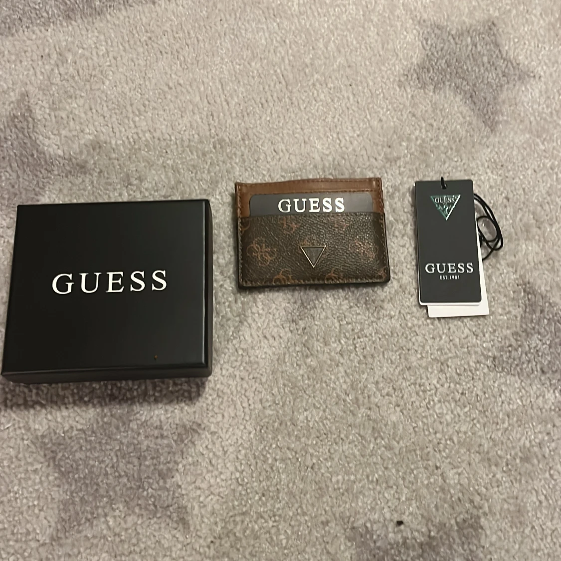 Guess plånbok  - 28
