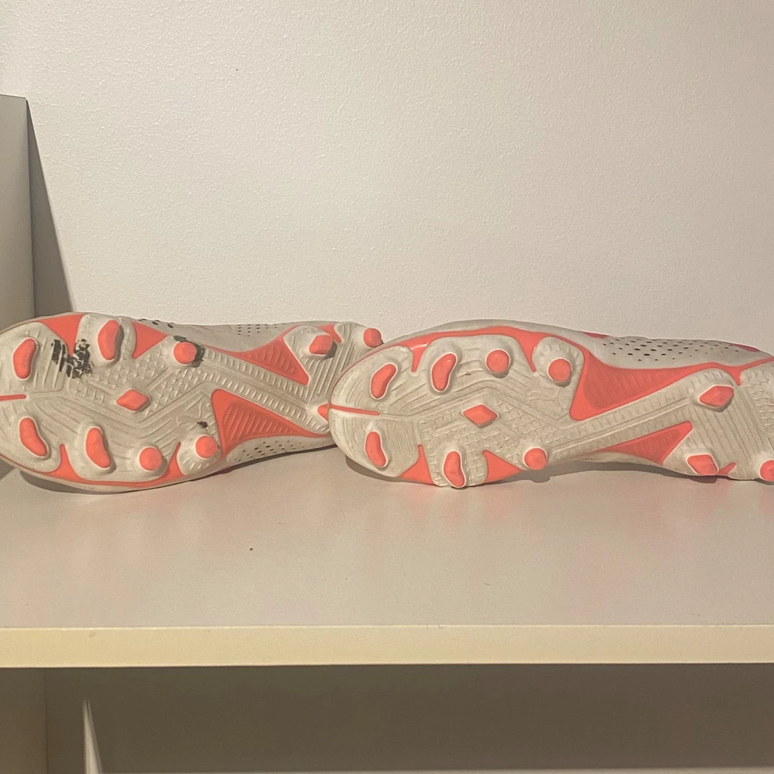 Puma future white and red storlek 38  - 91