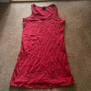 Röd linne  - Rose röd linne lång nästan oanvänt