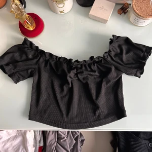 Topp - Svart superfint topp, nyskick, storlek xs🥰 Pris kan diskuteras! 
