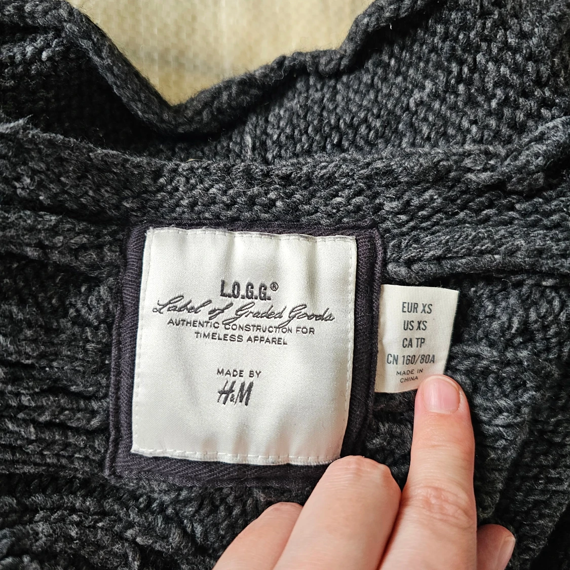 Mörkgrå stickad kofta från H&M - 91