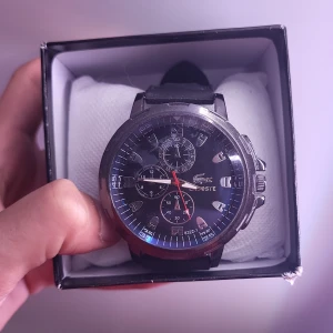 Lacoste klocka - Nypris 1890kr Batteri har stannat, har köpt och inte använt. Snabb köp bättre pris ;)!!!!