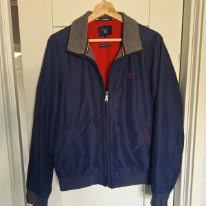 Gant Herrjacka  - Blå Gant herrjacka stl S i mycket fint skick. 