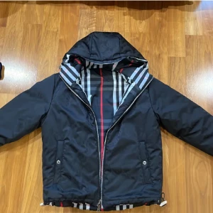 Burberry jacka - Bra skick perfekt för vintern. Pris kan diskuteras. Skriv för fundering