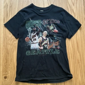 Vintage nba T-shirt  - Vintage t shirt med basket motiv, skit najs men använder inte den längre så vill bli av med den