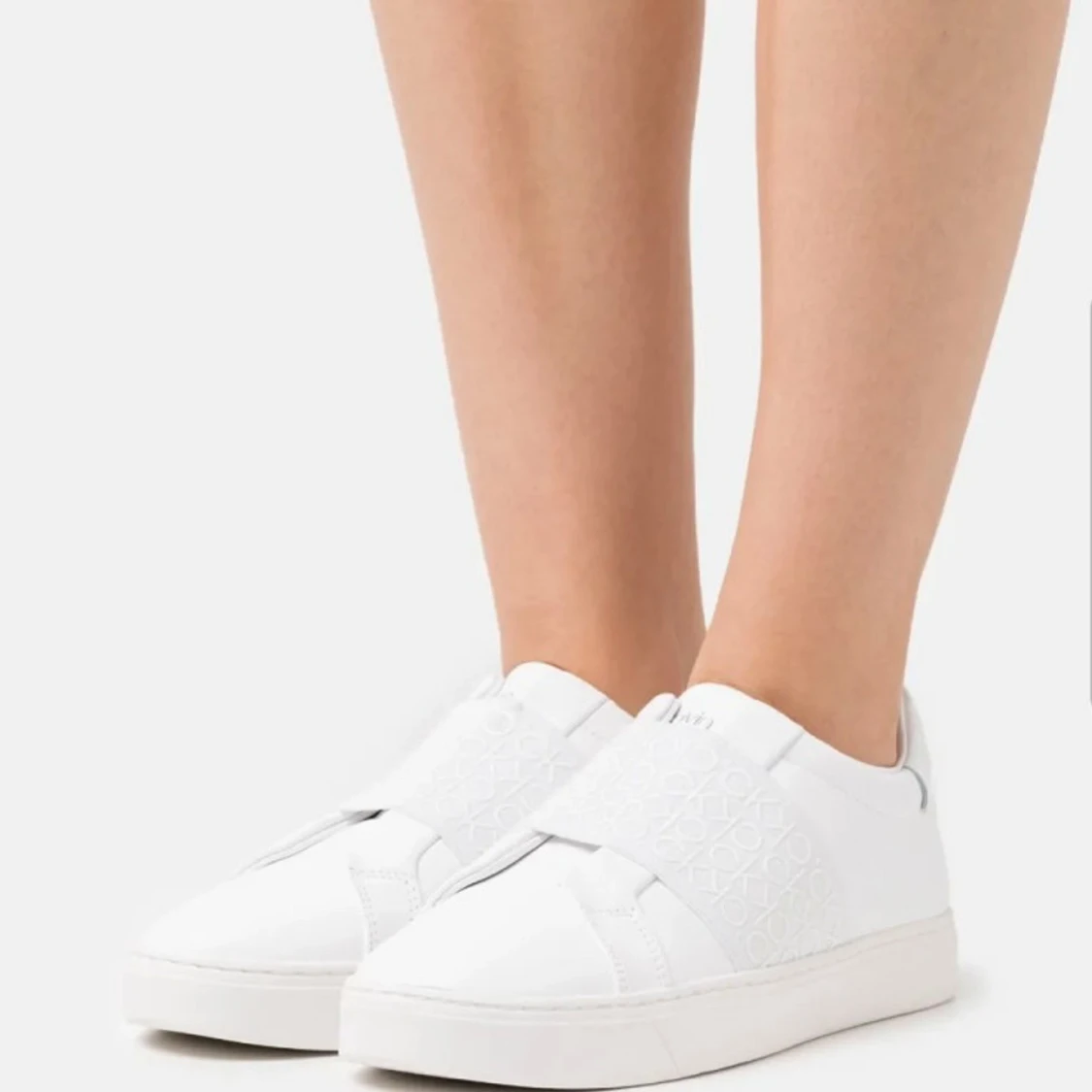 Calvin Klein Sneakers - 90