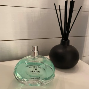 Parfym - Aqua Di Mare parfym, fått o present men aldrig använt mer än nån gång, doftat gott men kommer inte till använding🤍