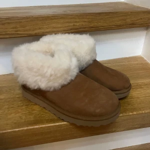 Uggs skor  - Mycket bra skick, helt oanvända. 