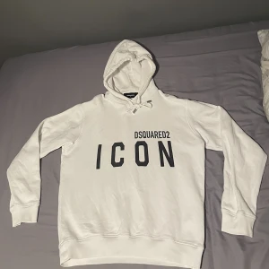 Dsquared2 hoodie - Snygg hoodie från Dsquared2 i storlek M. Inga defekter finns, skick 9/10.