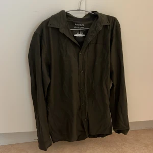 Flanellskjorta från Jack & Jones - Storlek L Mörkgrön flanellskjorta Jack & Jones Nyskick