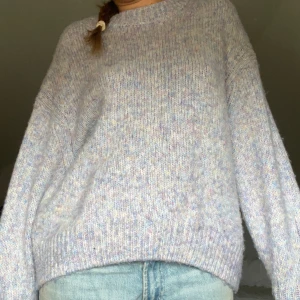 Stickad tröja🩷 - Knappt använd, väldigt skönt material😊