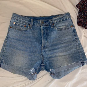 Levis jeans shorts  - Levis jeans i stl 28, väl omhändertagna 