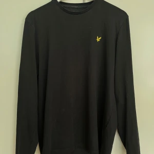 Longsleeve - Svart långärmad tröja 