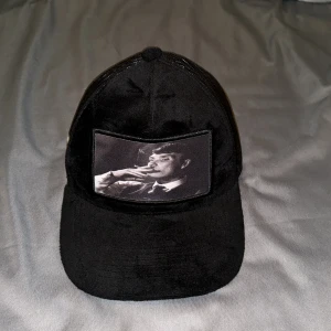 Mocka keps - Ny oanvänd mocka keps. Skick 10/10 inga problem.