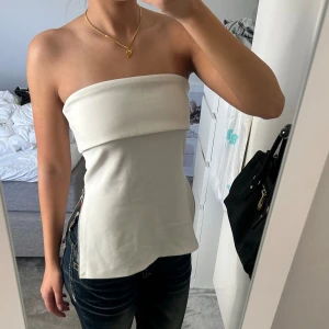 Vit tubtopp från zara💗 - Vit tubtopp från zara i storlek s💗💗