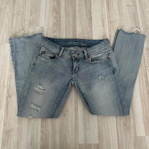 American eagle jeans! - Säljer dessa sjukt snygga jeans från american eagle som tyvärr inte passar mig (därav ingen bild med jeansen på)💕
