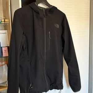 North face vind jacka storlek s - Bra skick aldrig använd