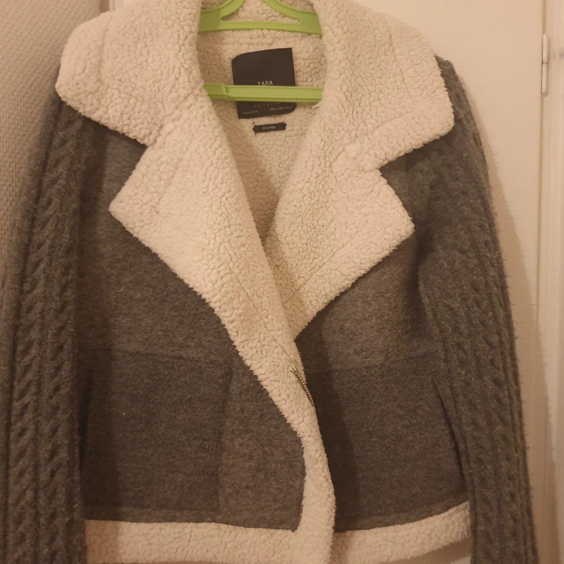 Säljer en höst varm jacka - 90