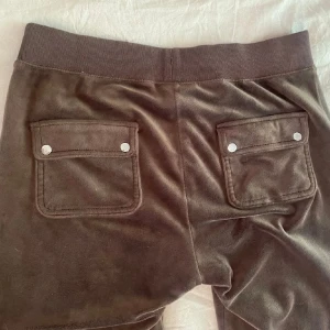 Juicy couture  2023 - Juicy couture byxor från 2023  Sparsamt använd! Fint skick!   storlek S 