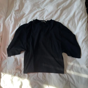 zara topp - sparsamt använd 