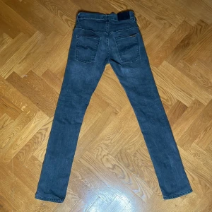 Nudie jeans - Shyssta nudie jeans i storlek w27 L32. Säljer pga av att de är för små. Pris kan diskuteras. 