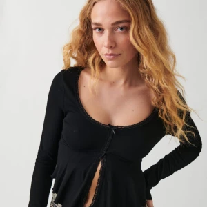 Lace detail top!! - Jättegullig topp från Gina, använd 3 gånger 💕💕 storlek s!!