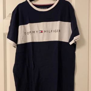 TH T-shirt - Oanvänd/nyskick