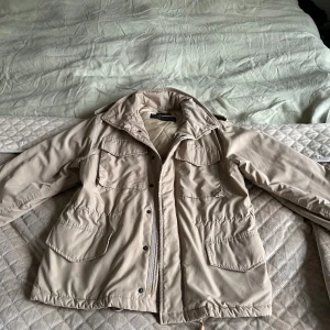 Alberto Aspesi  - Aspesi fieldjacket  stl xs passar s   hyfsad bra skick Perfekt till hösten eller vintern