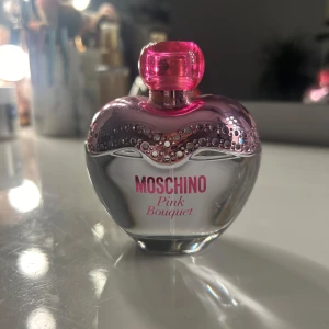 Moschino parfym - 100ml Använd någon gång 