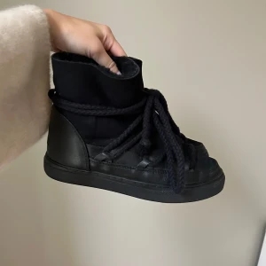 Inuikii - Säljer nu mina fina Inuikii skor, använda men i fint skick. 🖤 nypris 2999kr 
