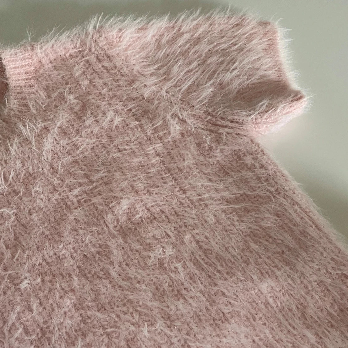 Fluffig stickad t-shirt - 90