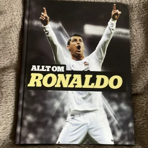 Bok - Boken heter Allt om Ronaldo  Perfekt om du gillar fotboll och är läsintresserad 