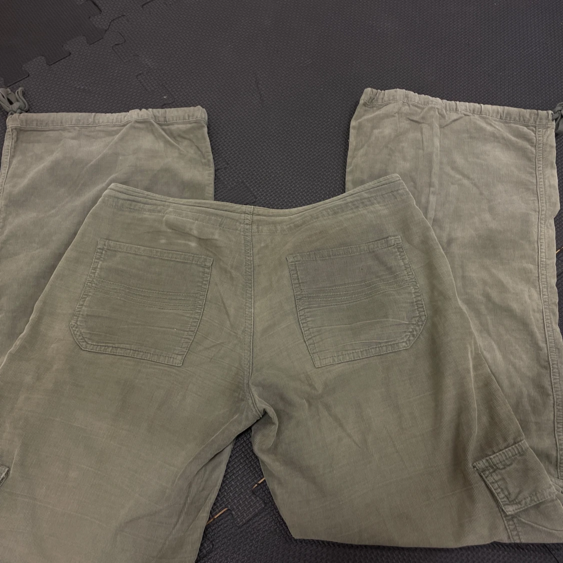 Lågmidjade cargobyxor - 90